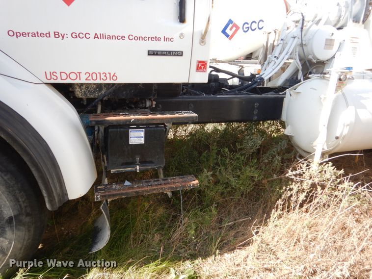 image for item EC9037 2004 Sterling L-Line ready mix truck