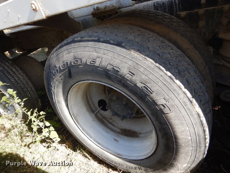 image for item EC9037 2004 Sterling L-Line ready mix truck