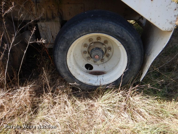 image for item EC9037 2004 Sterling L-Line ready mix truck