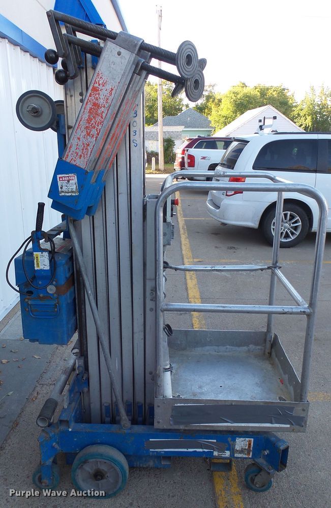 image for item EF9562 Genie AWP24 vertical lift