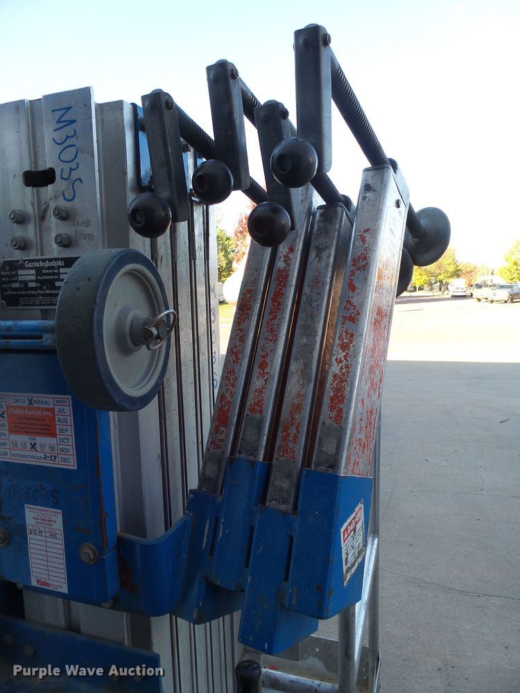 image for item EF9562 Genie AWP24 vertical lift