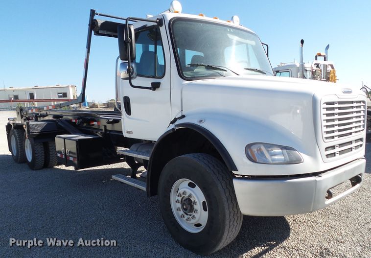 image for item EM9230 2007 Freightliner Business Class M2 roll-off container truck