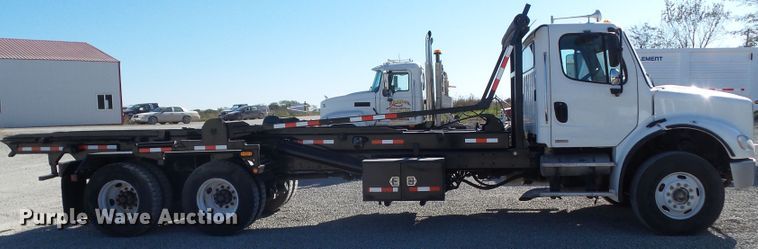 image for item EM9230 2007 Freightliner Business Class M2 roll-off container truck