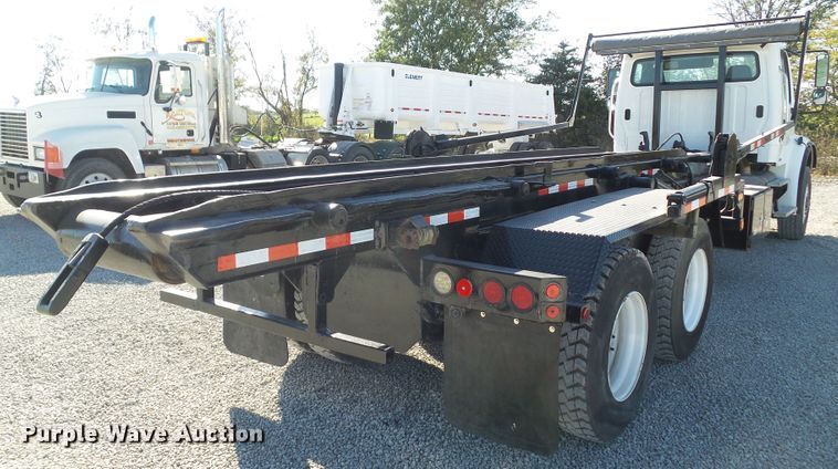 image for item EM9230 2007 Freightliner Business Class M2 roll-off container truck