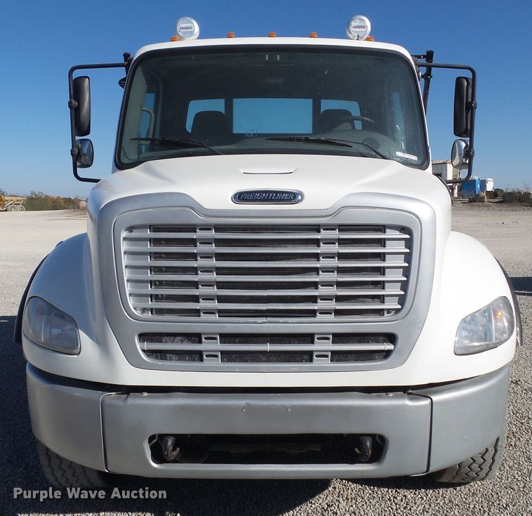 image for item EM9230 2007 Freightliner Business Class M2 roll-off container truck