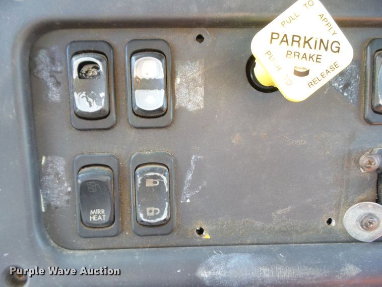 image for item EM9230 2007 Freightliner Business Class M2 roll-off container truck