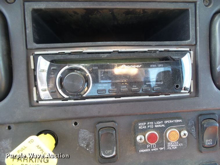 image for item EM9230 2007 Freightliner Business Class M2 roll-off container truck