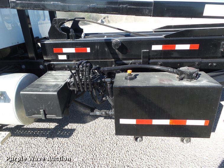 image for item EM9230 2007 Freightliner Business Class M2 roll-off container truck