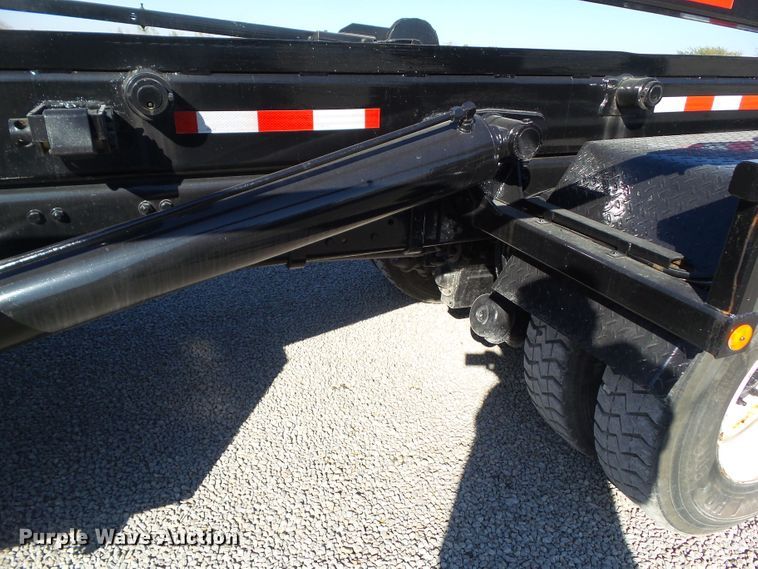 image for item EM9230 2007 Freightliner Business Class M2 roll-off container truck