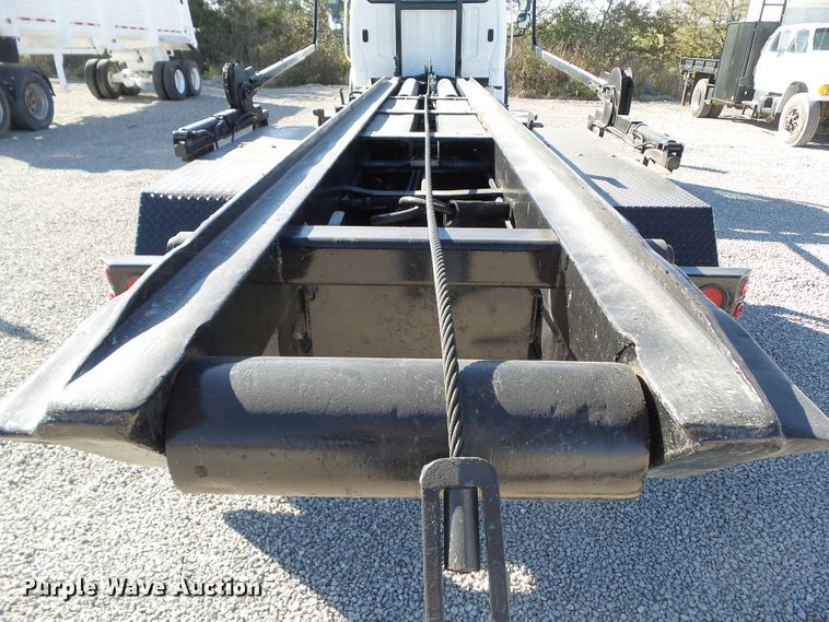 image for item EM9230 2007 Freightliner Business Class M2 roll-off container truck