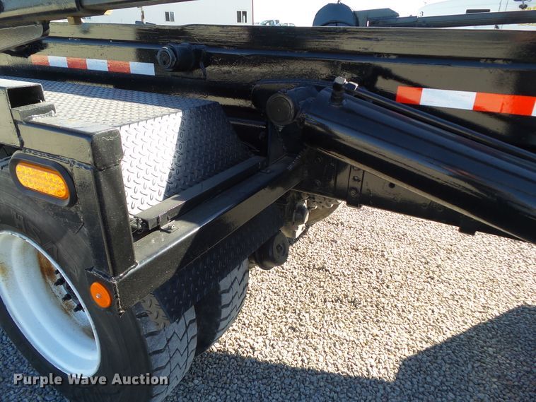 image for item EM9230 2007 Freightliner Business Class M2 roll-off container truck