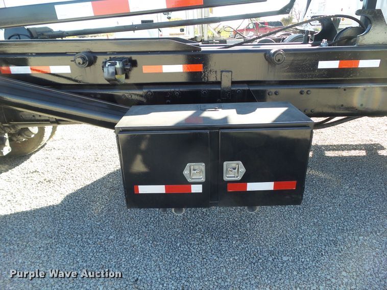 image for item EM9230 2007 Freightliner Business Class M2 roll-off container truck