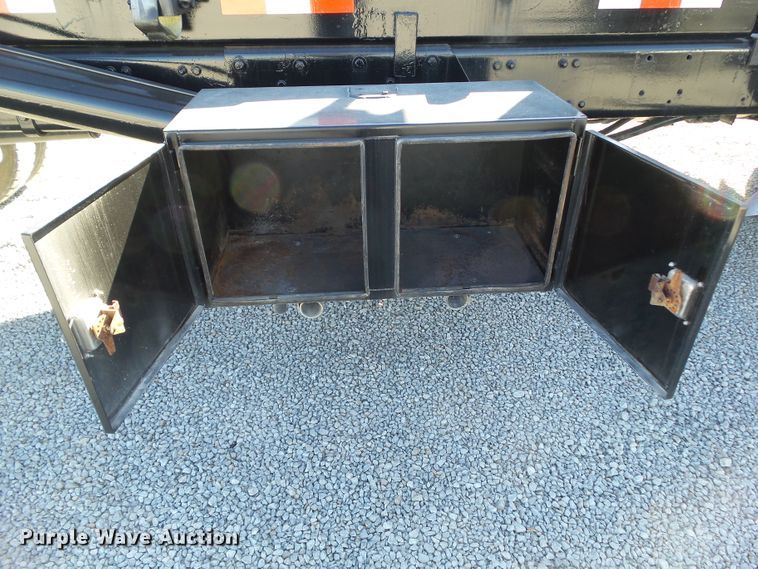 image for item EM9230 2007 Freightliner Business Class M2 roll-off container truck