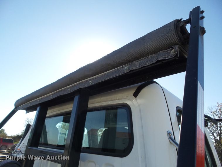 image for item EM9230 2007 Freightliner Business Class M2 roll-off container truck