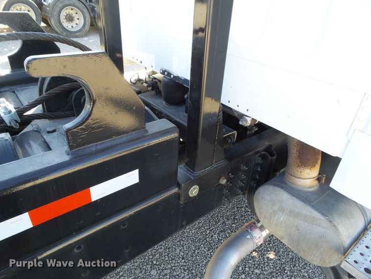 image for item EM9230 2007 Freightliner Business Class M2 roll-off container truck