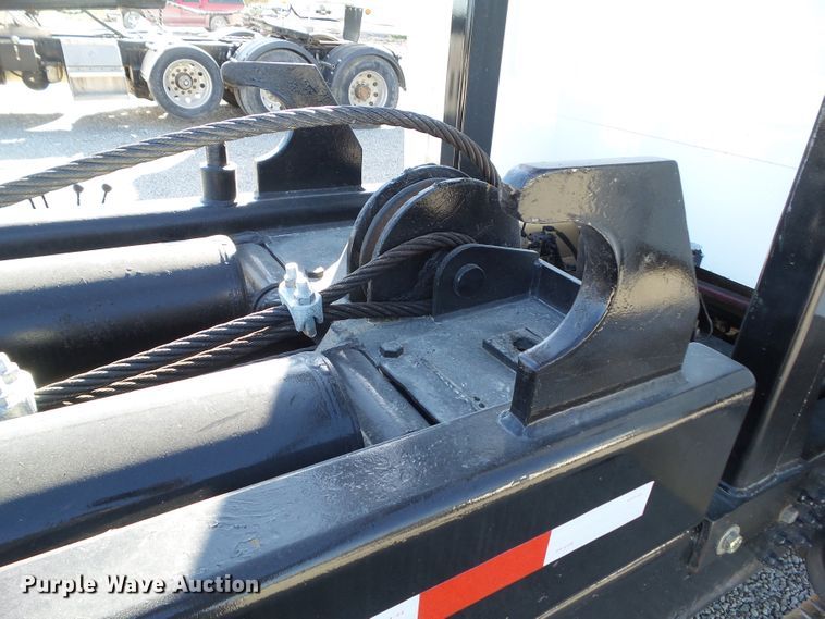 image for item EM9230 2007 Freightliner Business Class M2 roll-off container truck