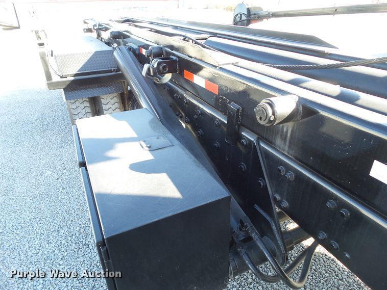 image for item EM9230 2007 Freightliner Business Class M2 roll-off container truck