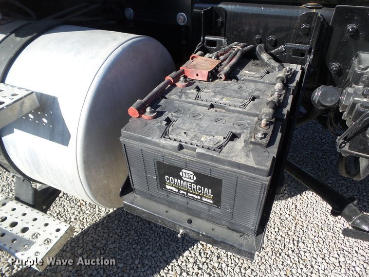 image for item EM9230 2007 Freightliner Business Class M2 roll-off container truck