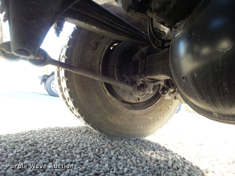 image for item EM9230 2007 Freightliner Business Class M2 roll-off container truck