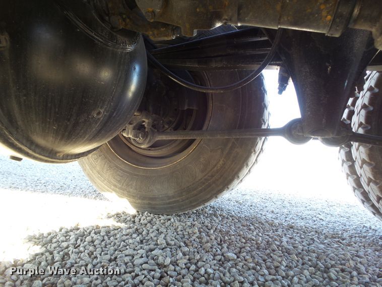 image for item EM9230 2007 Freightliner Business Class M2 roll-off container truck