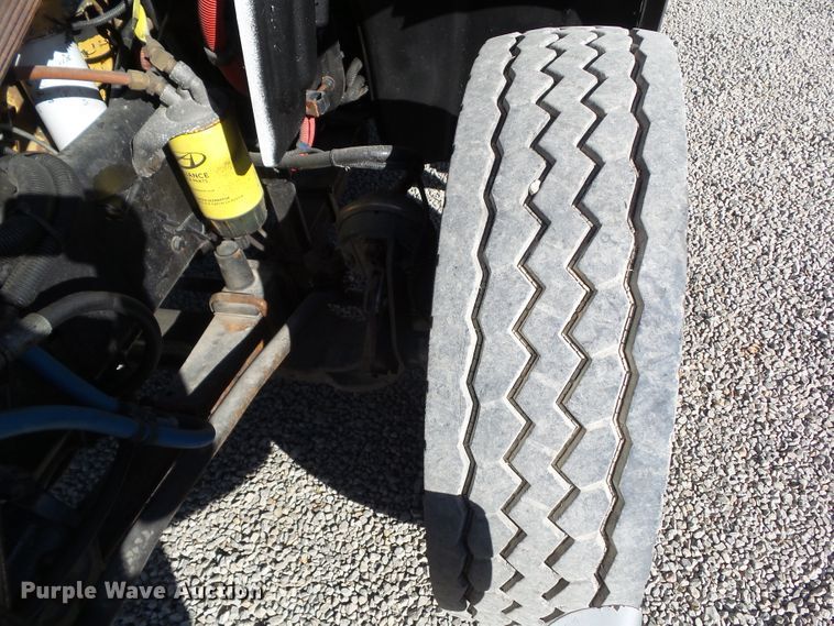 image for item EM9230 2007 Freightliner Business Class M2 roll-off container truck