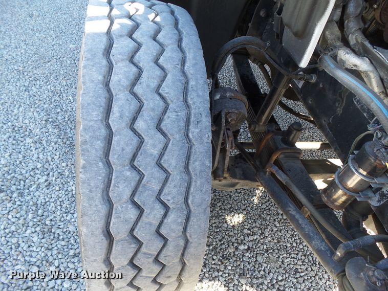 image for item EM9230 2007 Freightliner Business Class M2 roll-off container truck