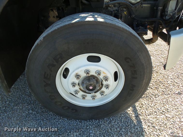 image for item EM9230 2007 Freightliner Business Class M2 roll-off container truck