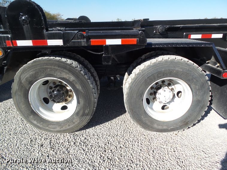 image for item EM9230 2007 Freightliner Business Class M2 roll-off container truck