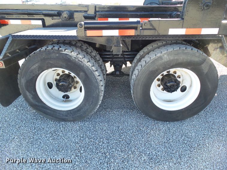 image for item EM9230 2007 Freightliner Business Class M2 roll-off container truck