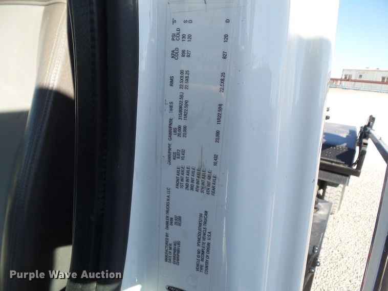 image for item EM9230 2007 Freightliner Business Class M2 roll-off container truck