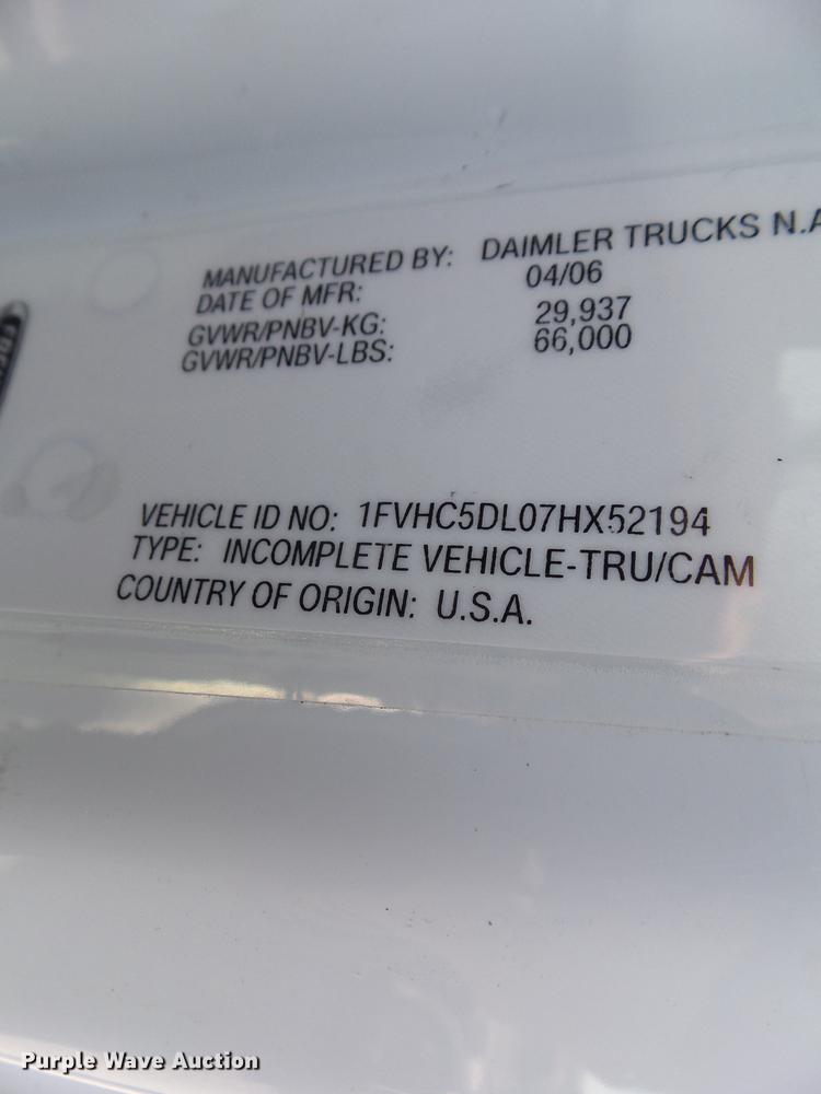 image for item EM9230 2007 Freightliner Business Class M2 roll-off container truck