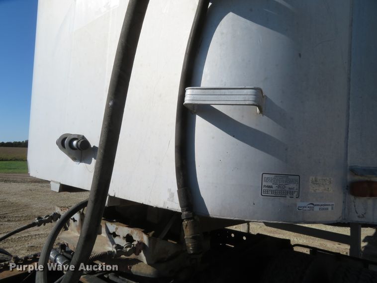 image for item EQ9308 1985 CMC end dump trailer