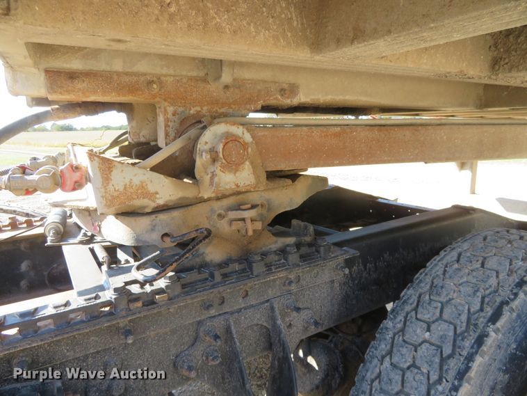 image for item EQ9308 1985 CMC end dump trailer