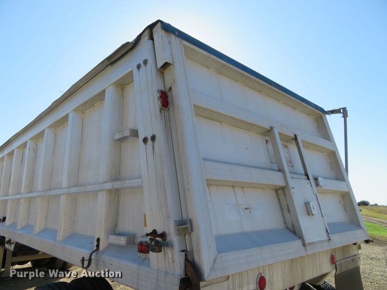 image for item EQ9308 1985 CMC end dump trailer