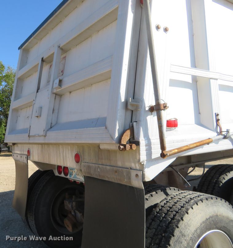 image for item EQ9308 1985 CMC end dump trailer