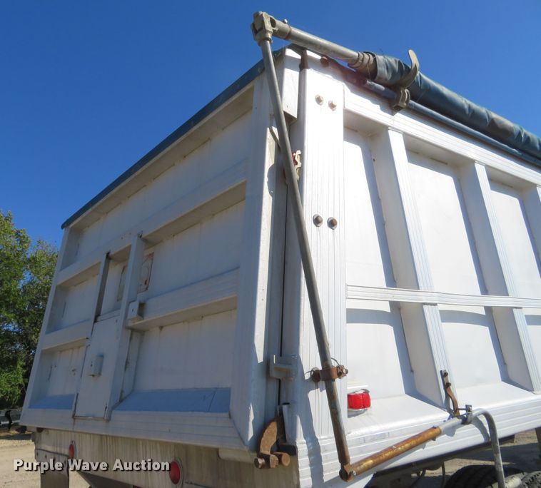 image for item EQ9308 1985 CMC end dump trailer