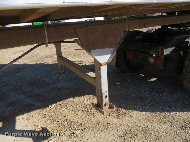 image for item EQ9308 1985 CMC end dump trailer