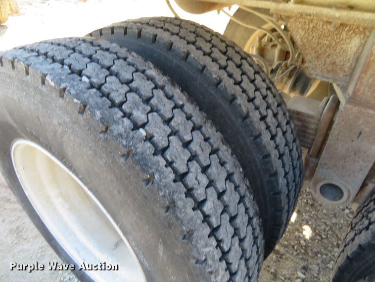 image for item EQ9308 1985 CMC end dump trailer