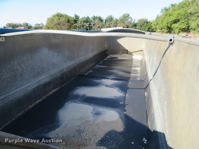 image for item EQ9308 1985 CMC end dump trailer