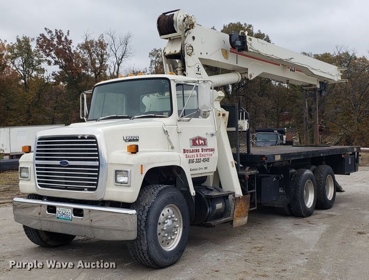 image for item ET9935 1990 Ford L8000 crane truck