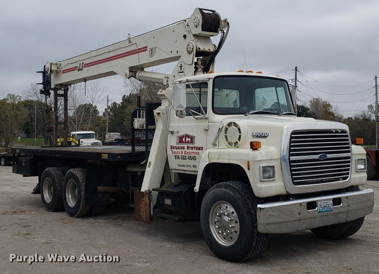 image for item ET9935 1990 Ford L8000 crane truck