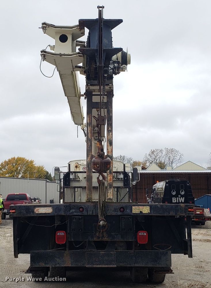 image for item ET9935 1990 Ford L8000 crane truck