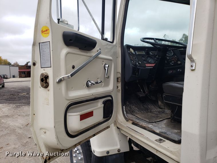 image for item ET9935 1990 Ford L8000 crane truck