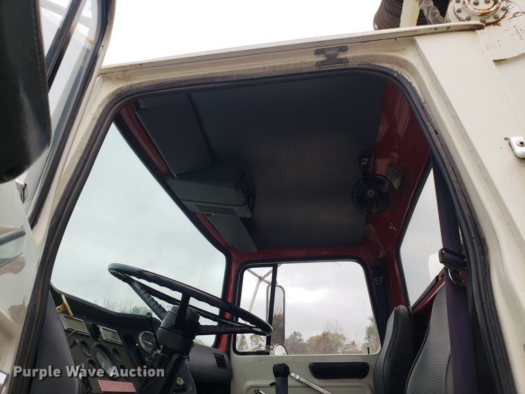 image for item ET9935 1990 Ford L8000 crane truck