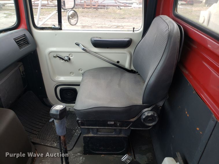 image for item ET9935 1990 Ford L8000 crane truck