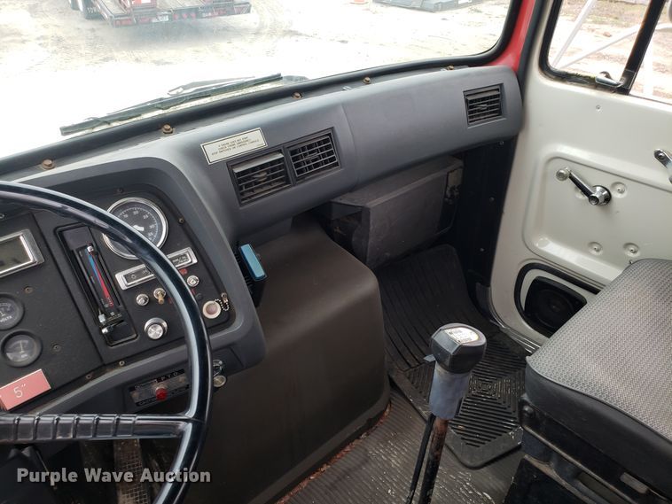 image for item ET9935 1990 Ford L8000 crane truck