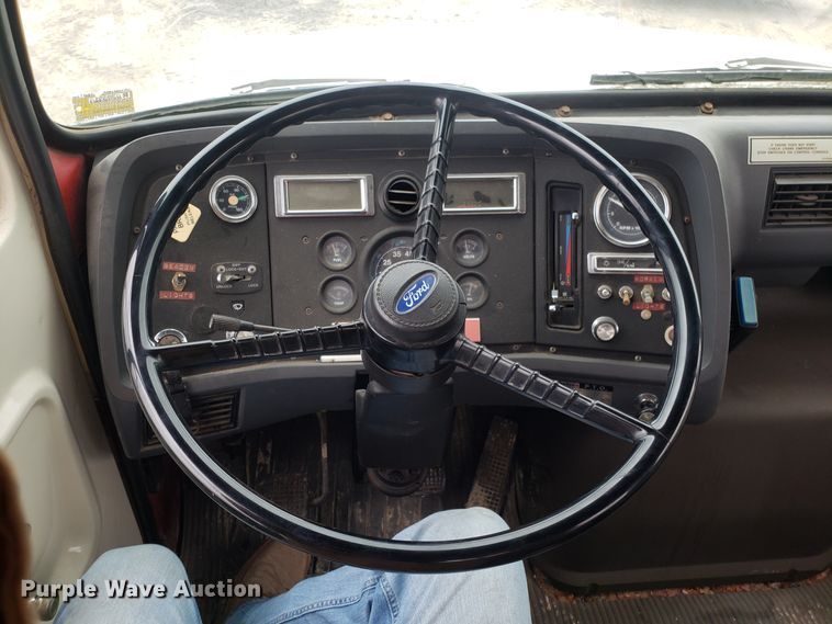 image for item ET9935 1990 Ford L8000 crane truck