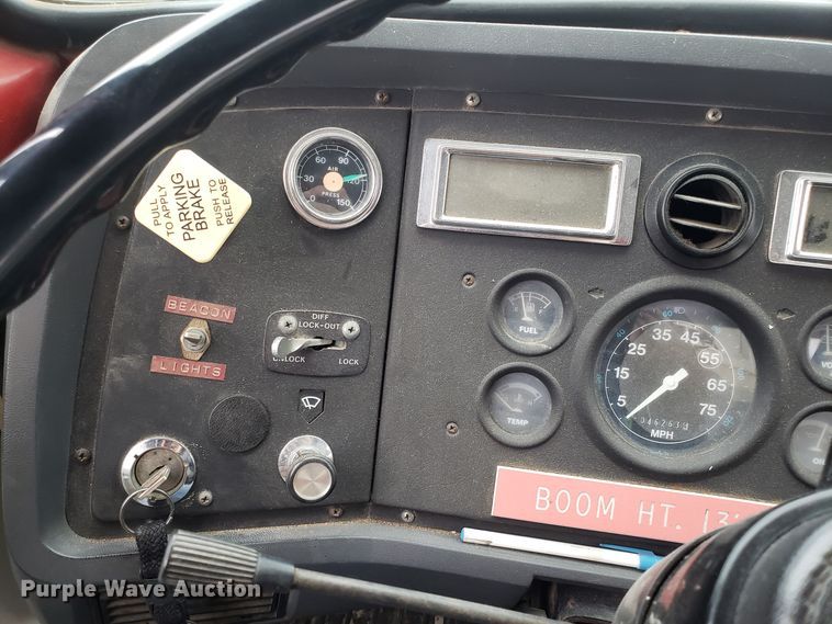 image for item ET9935 1990 Ford L8000 crane truck