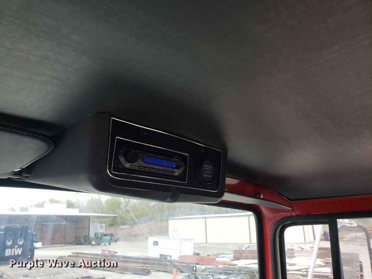 image for item ET9935 1990 Ford L8000 crane truck