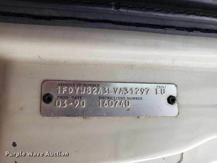 image for item ET9935 1990 Ford L8000 crane truck